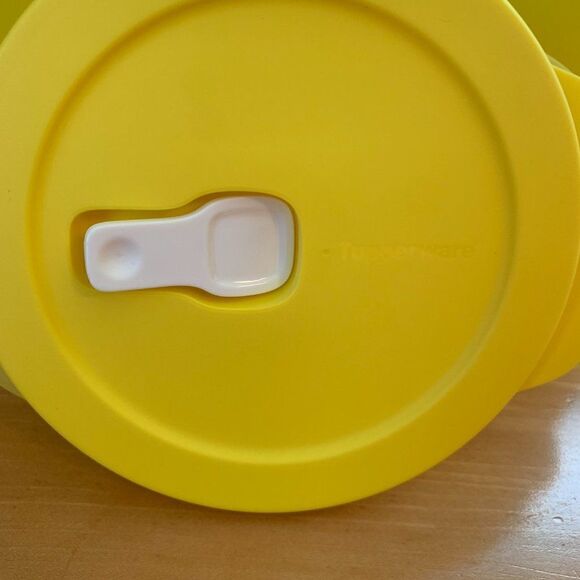 NWT Tupperware Exclusive Set of 6 CrystalWave PLUS Yellow Set ~ All 3 1/4 Cup - Picture 2 of 5